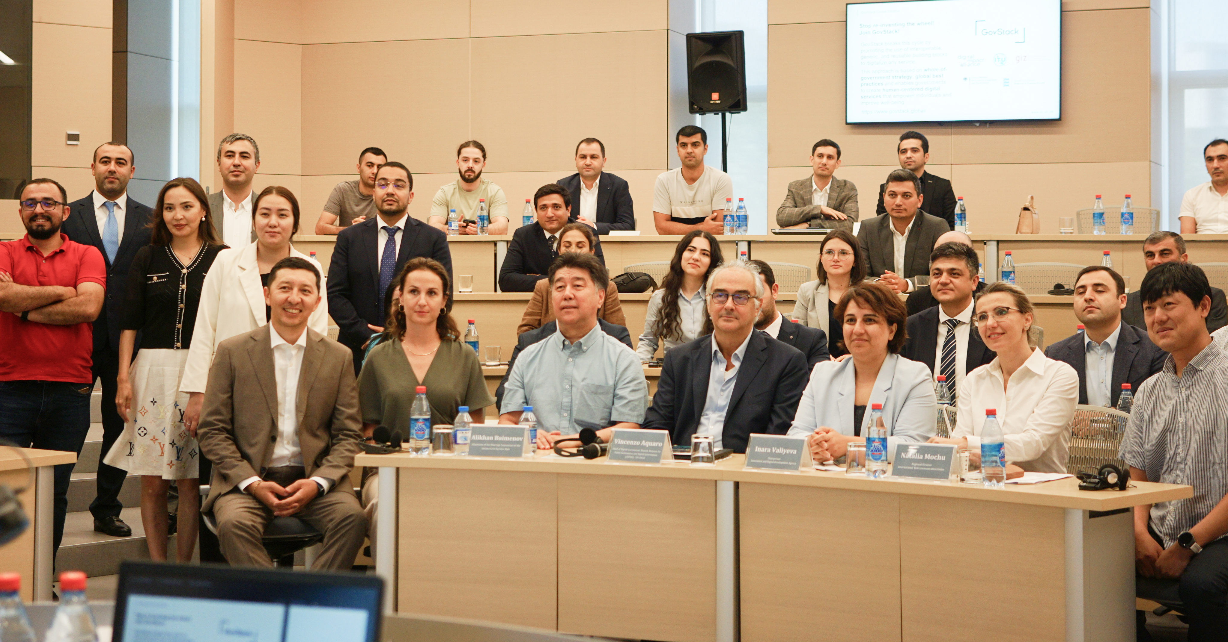 Астанинский хаб госслужбы совместно с Правительством Азербайджана провели семинар, посвященный успешным кейсам и глобальным трендам в развитии электронного правительства